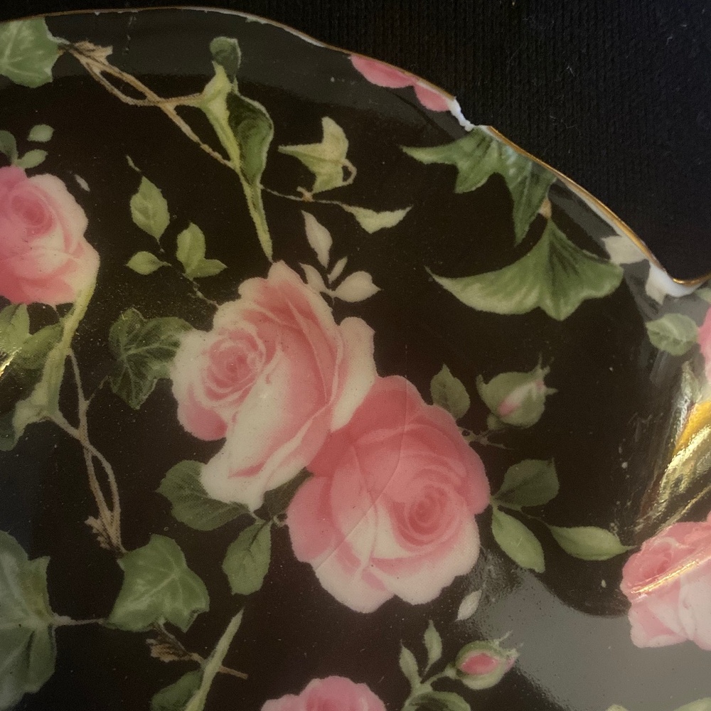 Vintage Black Heart Shaped Trinket Plate w/ Pink Roses - Picture 6 of 6